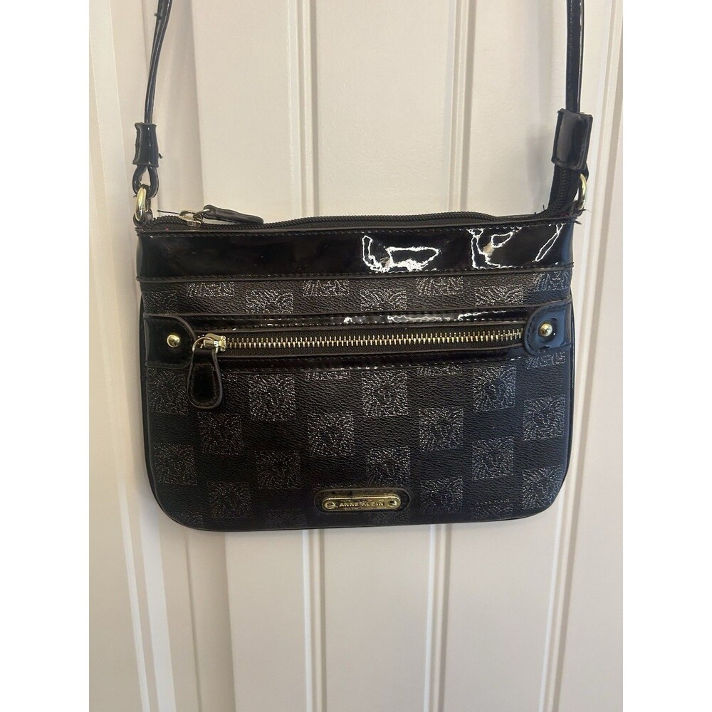 Anne Klein Black Signature Checkered Crossbody Purse Patent Trim Gold Zip Pocket - Picture 10 of 13